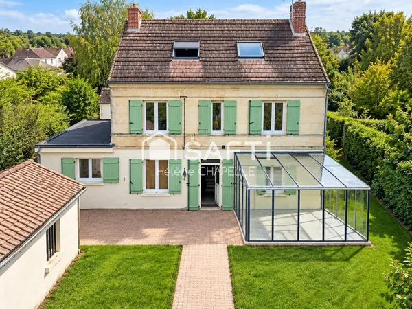 Maison ancienne, beaux volumes, beau potentiel ....