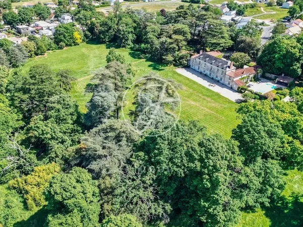 Haute-Goulaine - Loire-Atlantique - Superbe Folie nantaise XVIIIe sur 5 ha avec piscine et tennis à