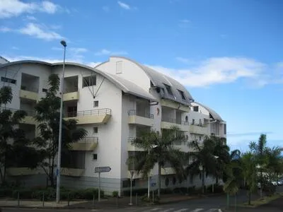 SAINTE-CLOTILDE - PROCHE DE LA FAC A LOUER T2