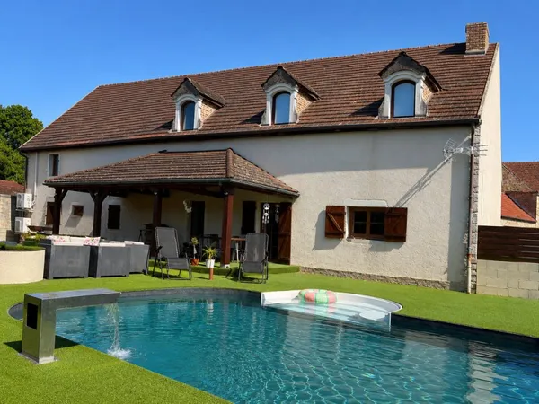 Longère de caractère 280 m² avec piscine ? proche Beaune