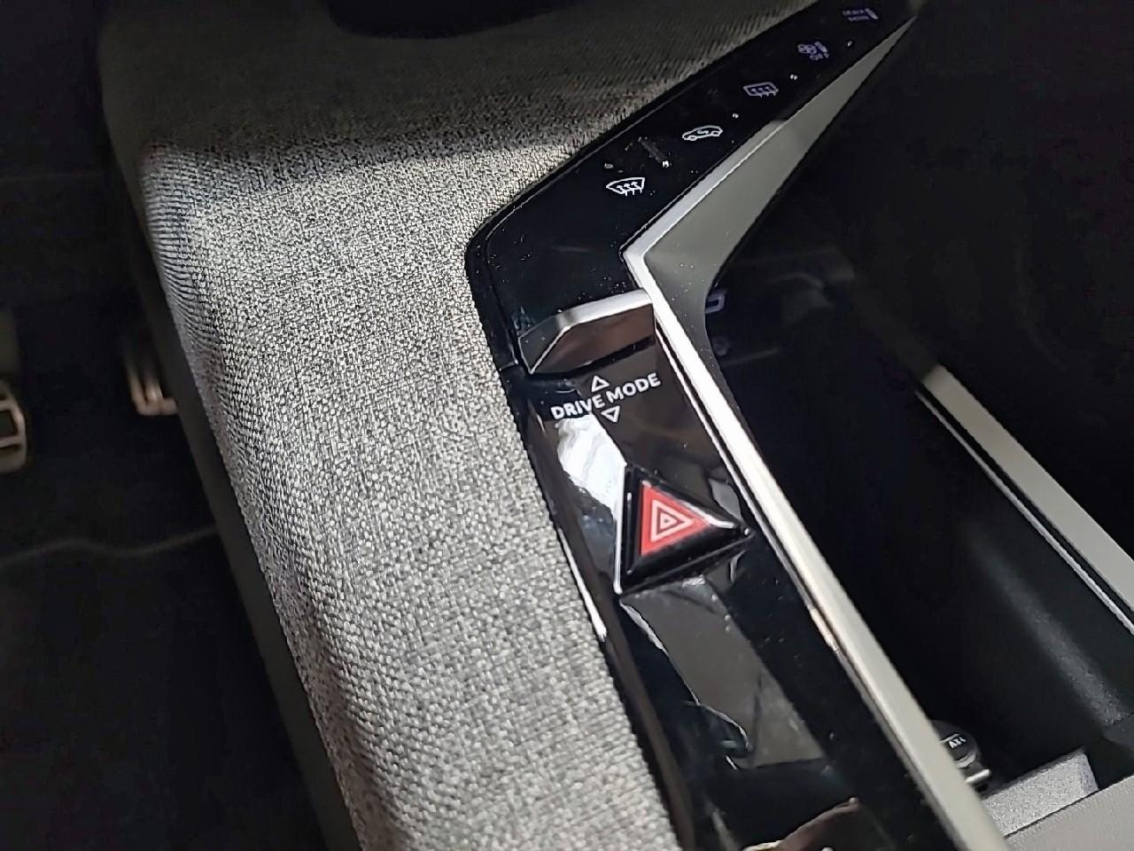 Peugeot 3008 hybrid 136 e-dcs6 gt — photo 20