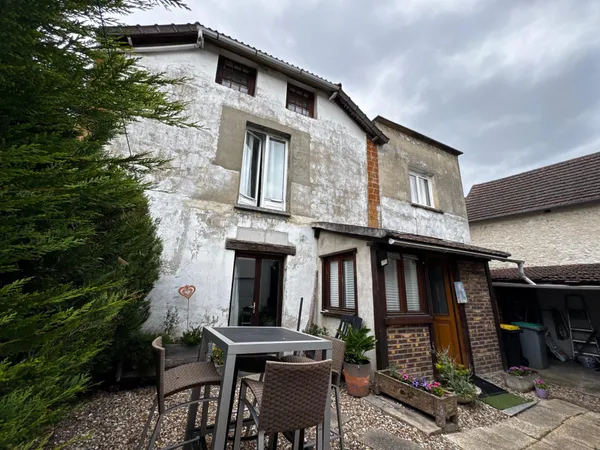 Maison avec une cour 110 m², 5 chambres
