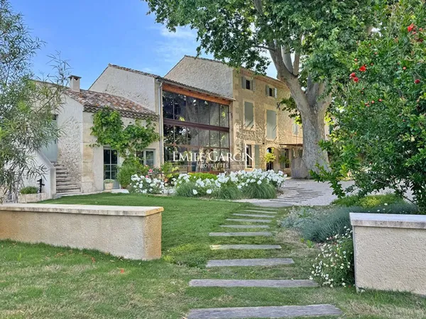A vendre - authentique Mas provençal restauré sur 1 ha de parc paysager