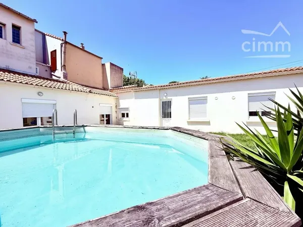 Charmante maison T3 de plain-pied avec jardin et piscine