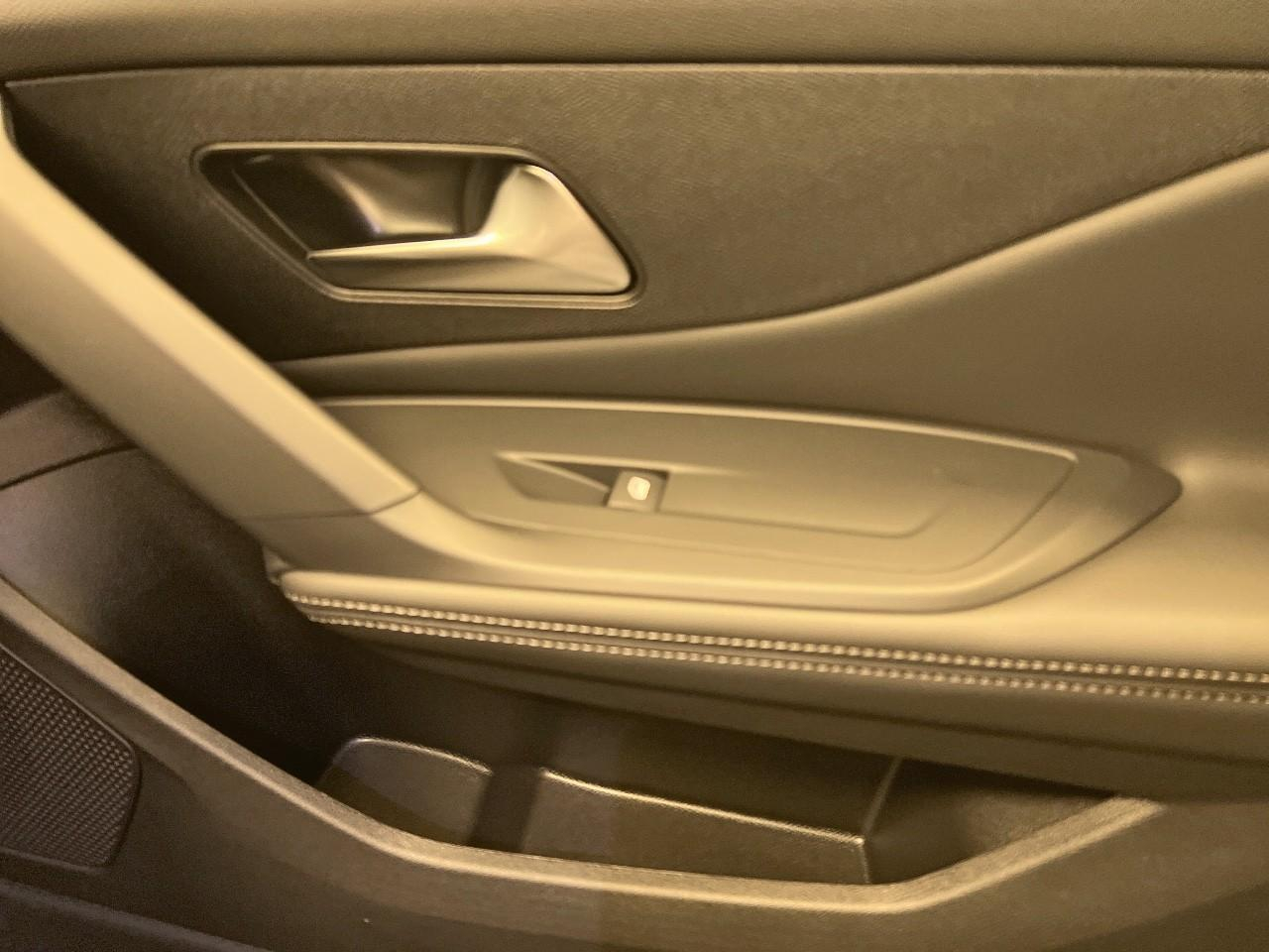 Peugeot 308 hybrid 145 e-dcs6 allure — photo 22