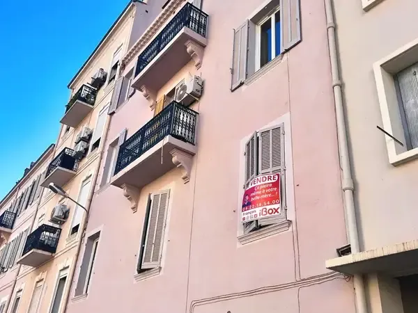 Toulon est - champs de mars/universites - t2 de 44m2
