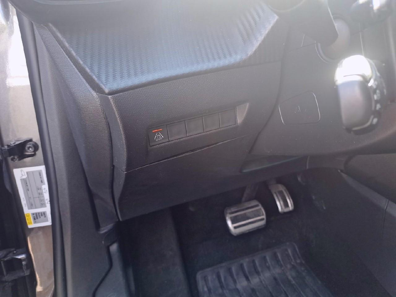 Peugeot 2008 puretech 130 s&s eat8 gt — photo 14