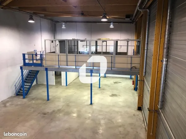 Bureau 519 m²