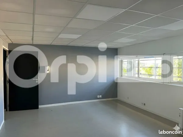Local d'activité 138 m²