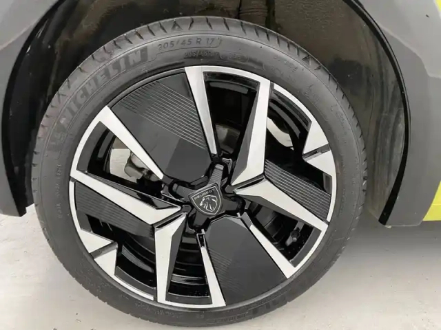 Peugeot 208 puretech 100 s&amp;s bvm6 — photo 19