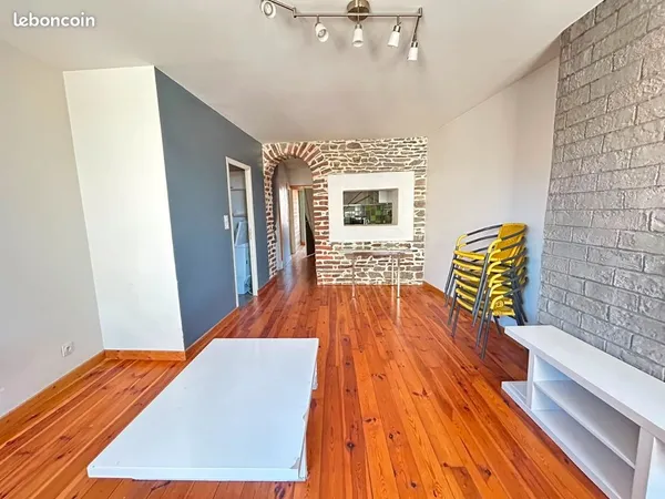 À louer - Appartement meublé - Saint-Étienne, quartier Crêt de Roc