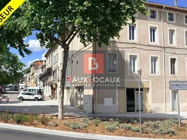AV immeuble mixte 290m² Carpentras Place de Verdun
