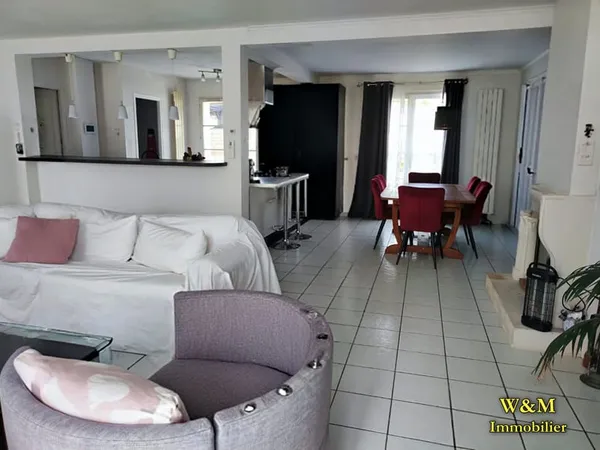 BELLE MAISON 5 CHAMBRES SUR 1700 M2 DE TERRAIN - VERT LE PETIT