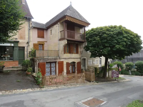 Maison en pierres (env 101m2 habitables) (entièrement rénové