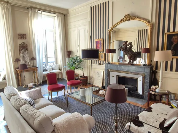 Appartement 7 pièces 254 m²