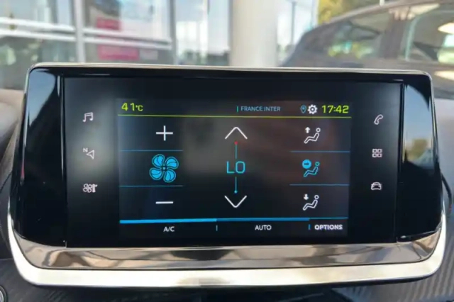 Peugeot 208 electrique 50 kwh 136ch — photo 22