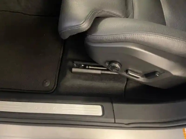 Volvo Xc60 t6 hybride rechargeable 253 + 145ch ultra style dark geartronic 8 awd — photo 13