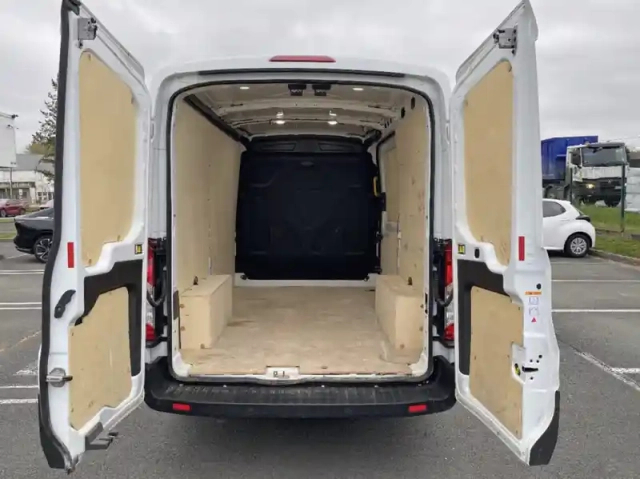 Ford Transit fourgon fg t310 l2h2 2.0 ecoblue 130ch trend — photo 11