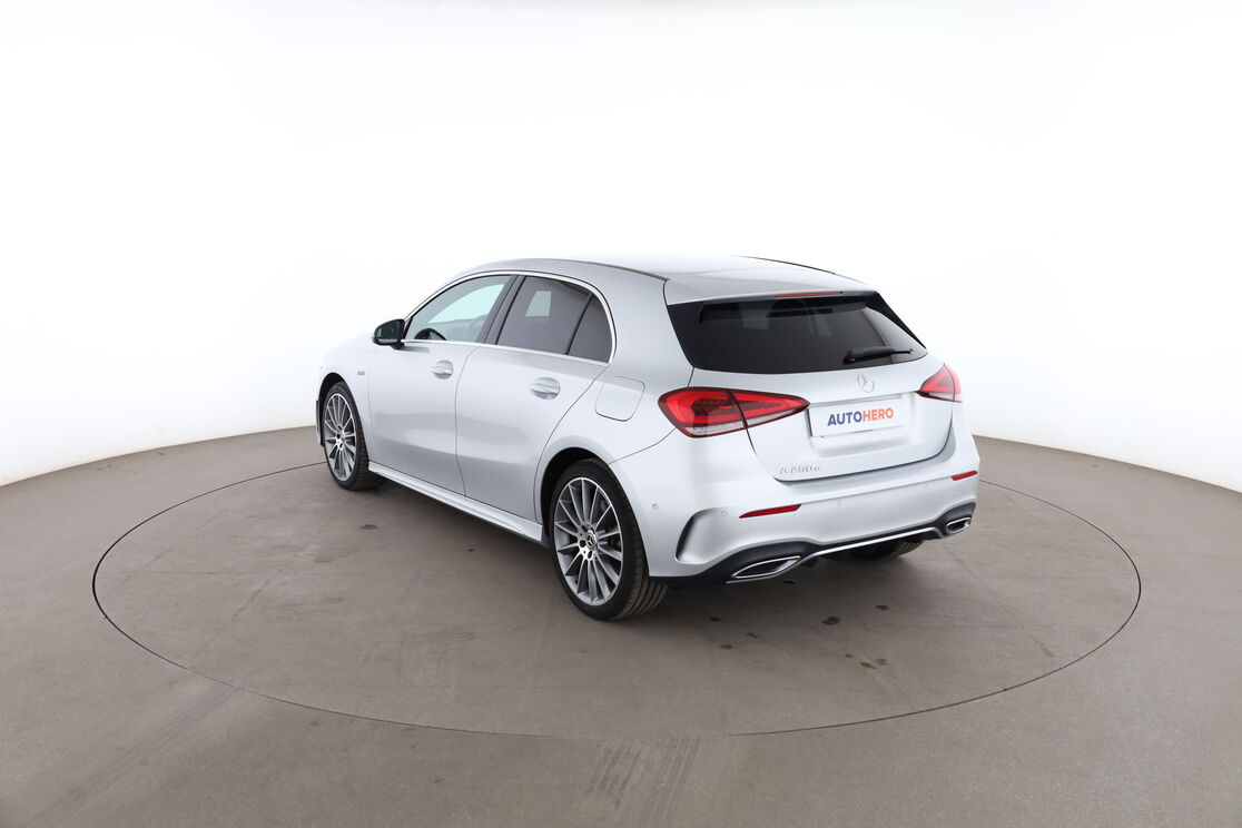 Mercedes-Benz Classe A 250 e AMG Line 8G-DCT — photo 3