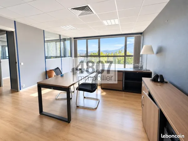 Bureaux 100 m²