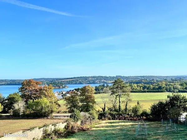 Rare propriete vue rade + 1 ha + dependances