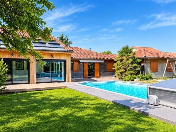 Maison 9 pièces 341 m²