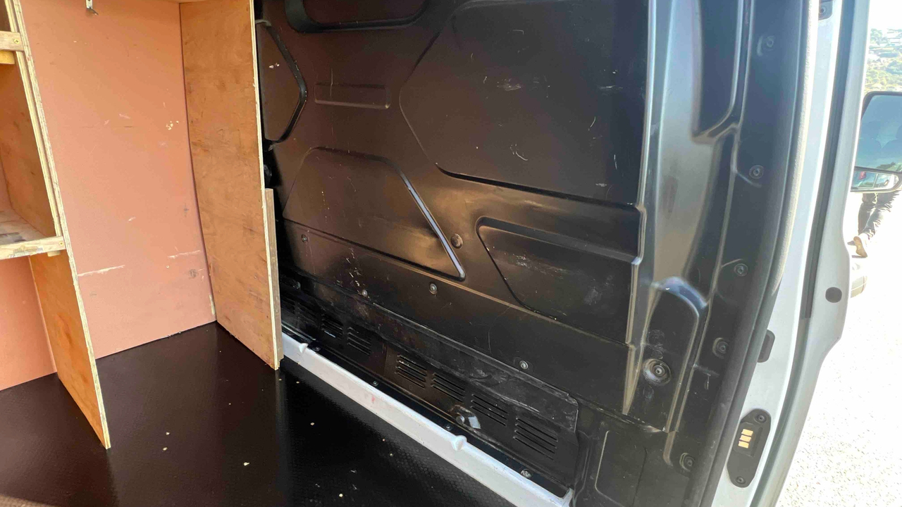 Ford TRANSIT CUSTOM FOURGON 280 L1H1 2.0 ECOBLUE 130 — photo 27