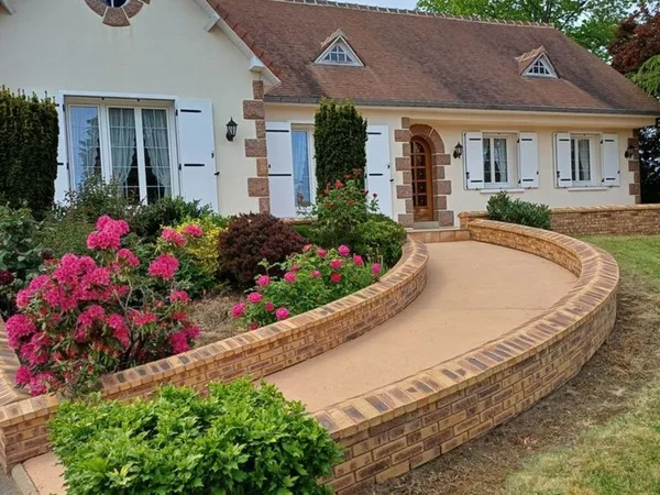 Maison avec sous sol semis enterré