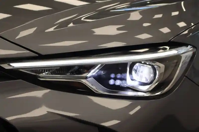 Mg Zs 1.5 l hybrid+ 197 ch — photo 34