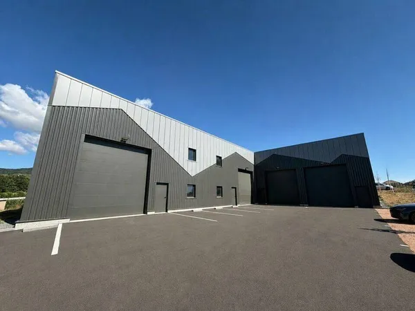 Local d'activité 163 m²