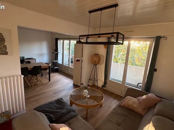 Appartement 73 m² - Dernier étage, balcon de 10 m², calme et sans vis-à-vis, proche étang du Ter