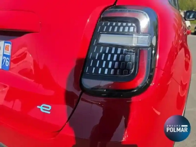 Fiat 600 e 156ch 54kwh red — photo 32