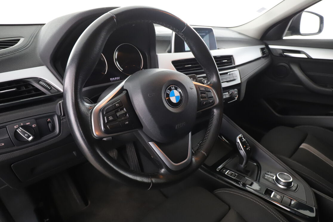 BMW X2 sDrive18dA Lounge — photo 10