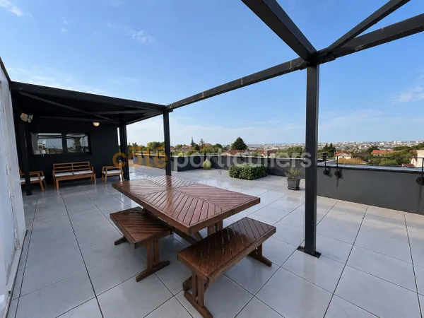 Appartement T4 dernier étage avec terrasse panoramique de 247 m²