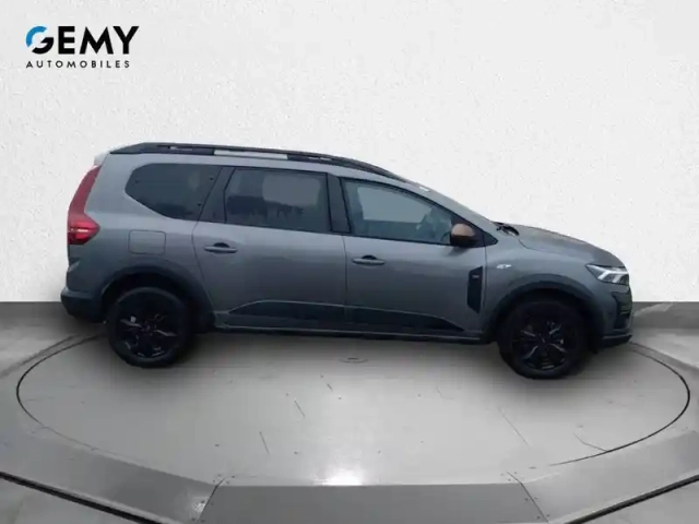 Dacia Jogger tce 110 7 places gsr2 — photo 30