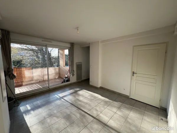 Joli T2 climatisé avec terrasse et parking