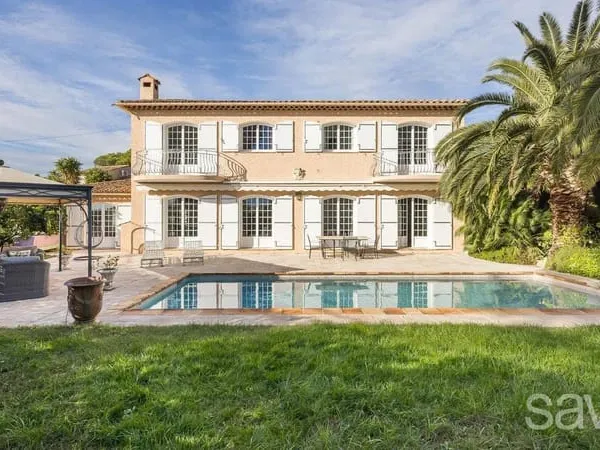 Villa 6 pièces 196 m²