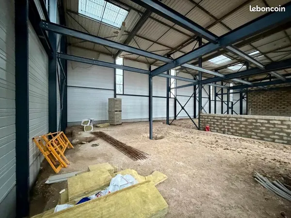 LOCAL D'ACTIVITE 220 m² LONGPERRIER