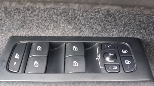 Volvo XC40 1.5 T5 Recharge 180 + 82ch DCT7 - R-Design – 2022 – 82500 km – Hybride rechargeable – Boîte Automatique — photo 2