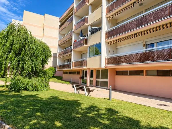 Appartement 35 m² au dernier étage avec grand balcon