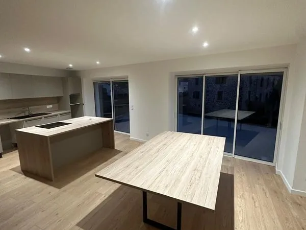 Appartement 100m² avec garage + terrain 300 m² La Terrasse sur Dorlay 42740