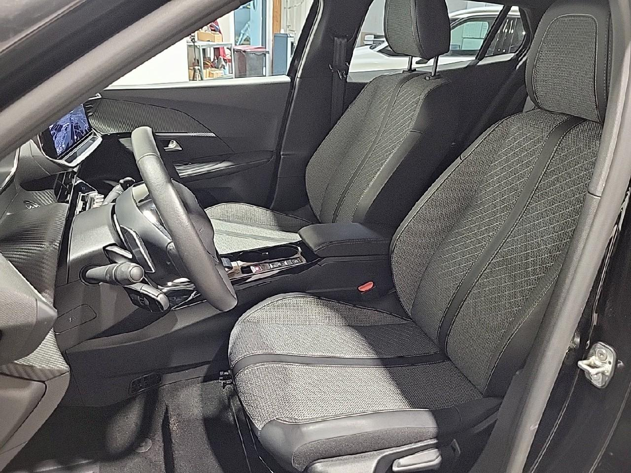 Peugeot 2008 hybrid 145 e-dcs6 allure — photo 10