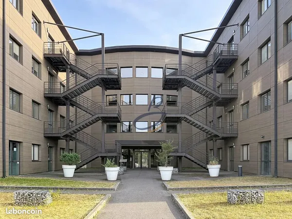 Bureaux 80 m² Bourgoin-Jallieu