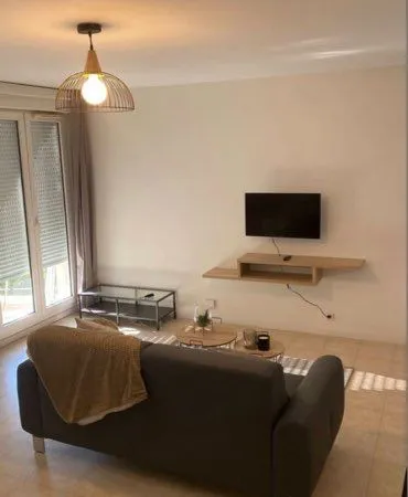 Studio 38 m² type T1 bis + loggia + parking - face gare Cergy-le-Haut
