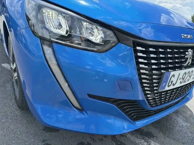 Peugeot 208 puretech 100 s&amp;s eat8 — photo 16