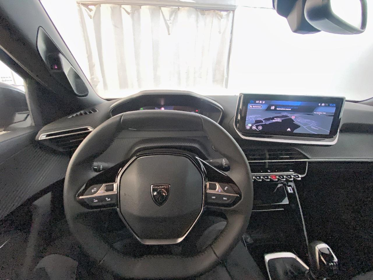 Peugeot 2008 turbo 100 ch bvm6 allure — photo 12