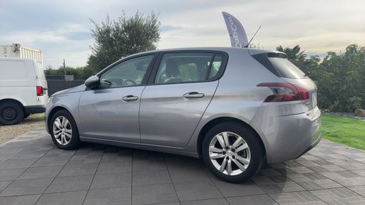 Peugeot 308 1.5 BlueHDI 130 EAT8 - Active Business – 2021 – 99800 km – Diesel – Boîte Automatique