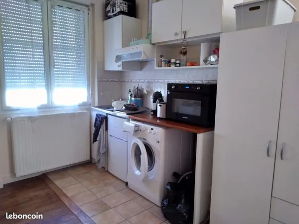 Proche RER A, studio rénové