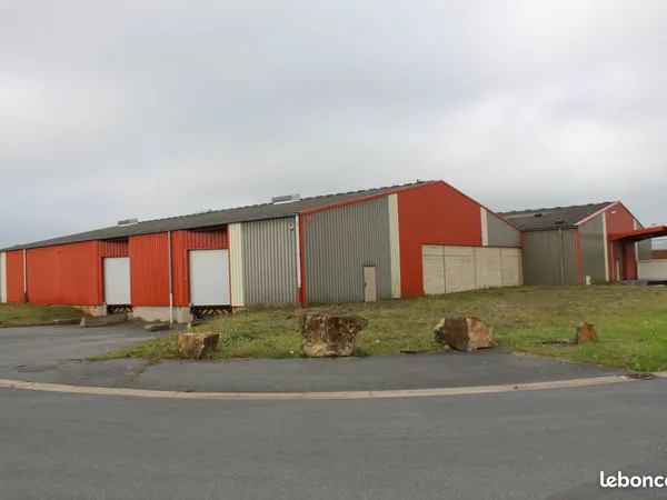 Bâtiment industriel 2400 m²