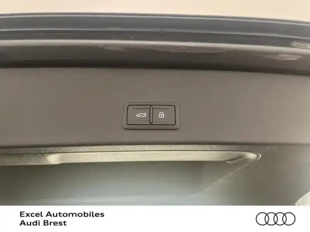 Audi Q2 35 tfsi 150ch design s tronic 7 — photo 11